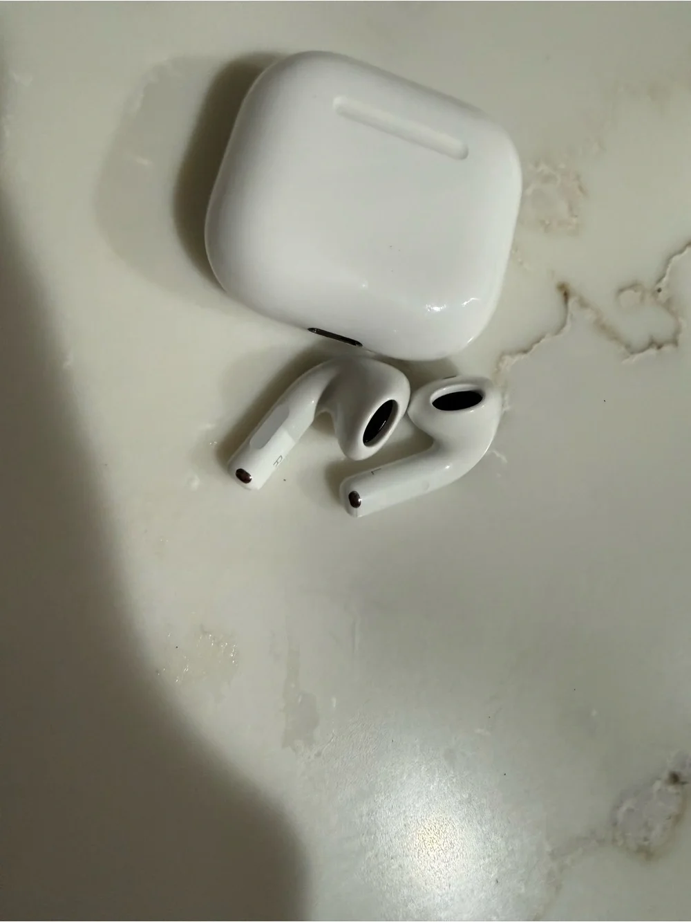 Apple AirPods 4 — White